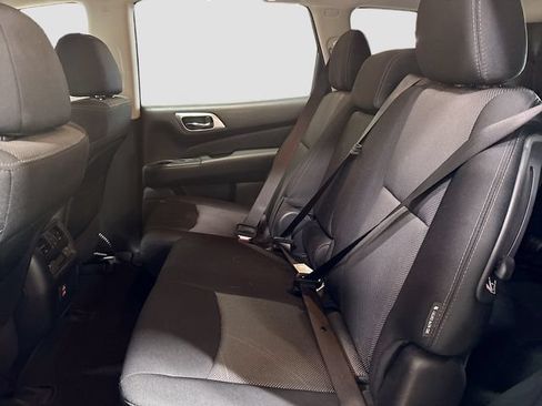 Used 2018 Nissan Pathfinder SV AWD/4WD image 19