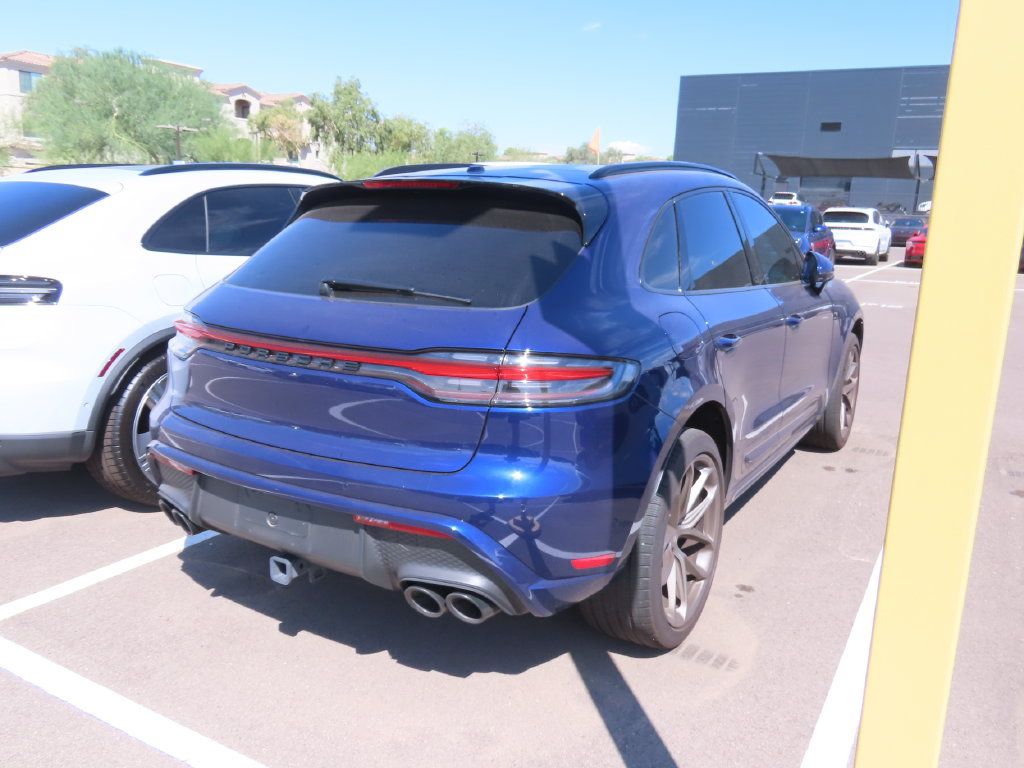 Used 2022 Porsche Macan AWD/4WD image 3