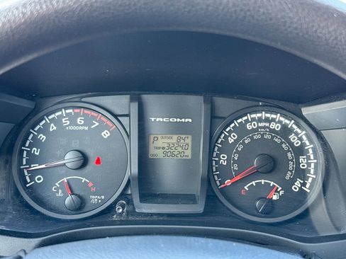 Used 2017 Toyota Tacoma SR image 17