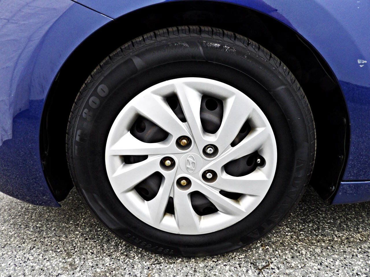 Used 2019 Hyundai Elantra SE FWD image 18