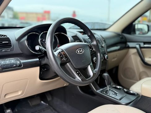 Used 2013 Kia Sorento LX FWD image 17