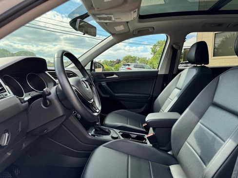 Used 2019 Volkswagen Tiguan SE w/ Panoramic Sunroof Package image 17