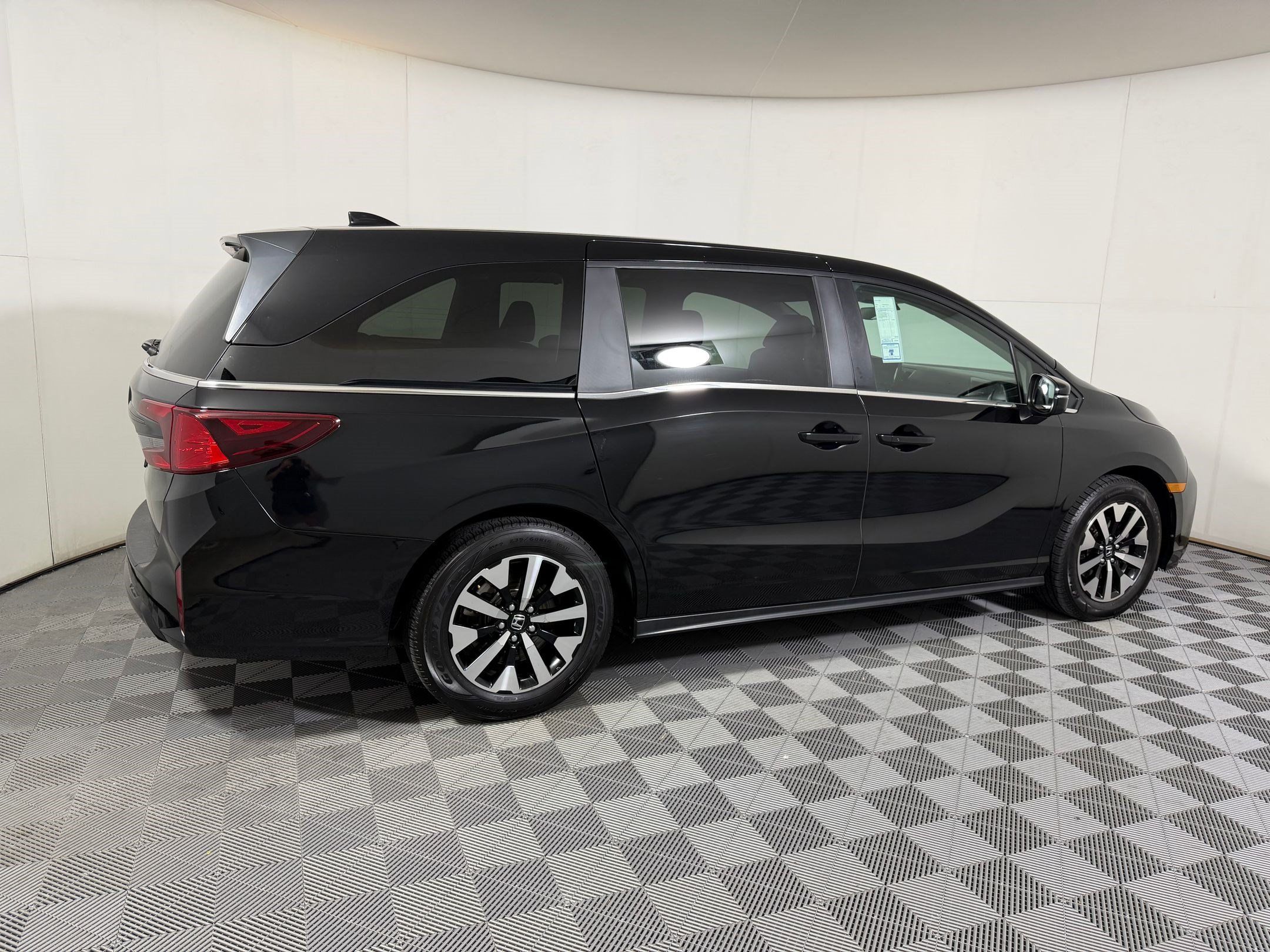 Used 2025 Honda Odyssey EX-L image 7