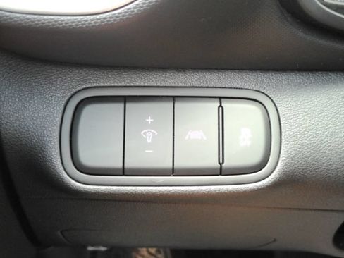 Used 2022 Hyundai Venue SEL FWD image 30