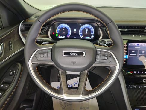 New 2026 Jeep Grand Cherokee Limited AWD/4WD image 17