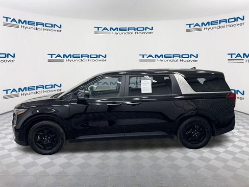 Used 2025 Kia Carnival FWD image 2