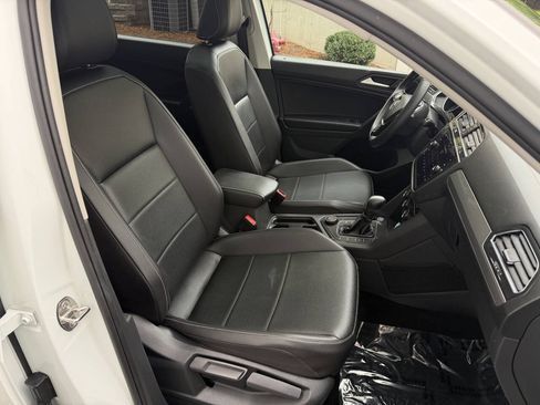 Used 2021 Volkswagen Tiguan SE w/ Panoramic Sunroof Package AWD/4WD image 17