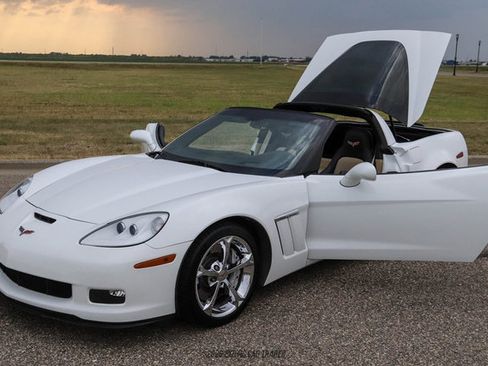 Used 2011 Chevrolet Corvette Grand Sport w/ Preferred Equipment Group RWD image 26