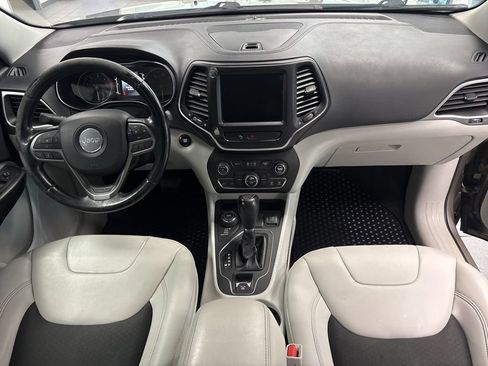Used 2020 Jeep Cherokee Latitude Plus w/ Comfort/Convenience Group AWD/4WD image 16