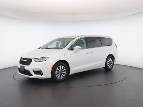 Used 2022 Chrysler Pacifica Touring-L image 38