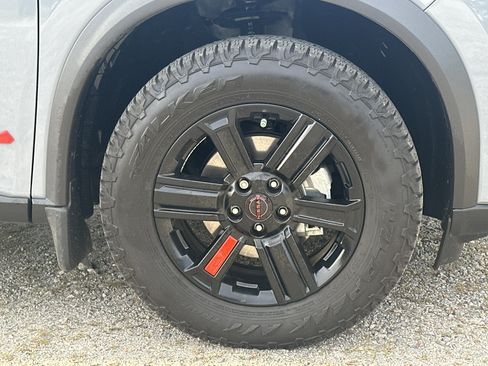 Used 2025 Nissan Rogue SV image 12