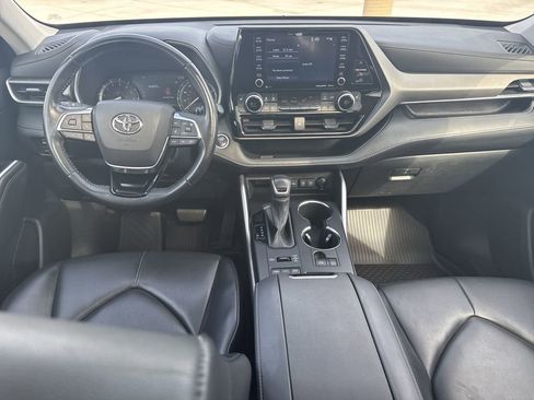 Used 2021 Toyota Highlander XLE image 11