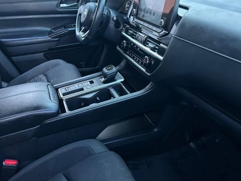 Certified 2022 Nissan Pathfinder SV image 20