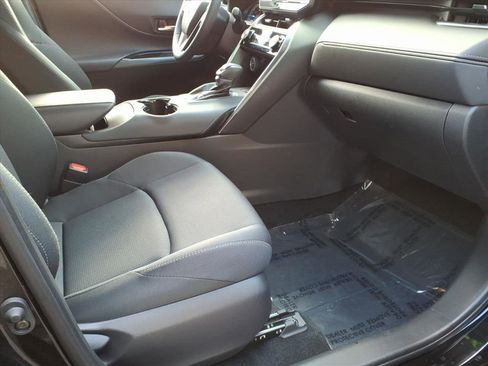 Certified 2023 Toyota Venza XLE image 9