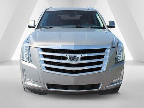 Used 2018 Cadillac Escalade Premium Luxury image 2