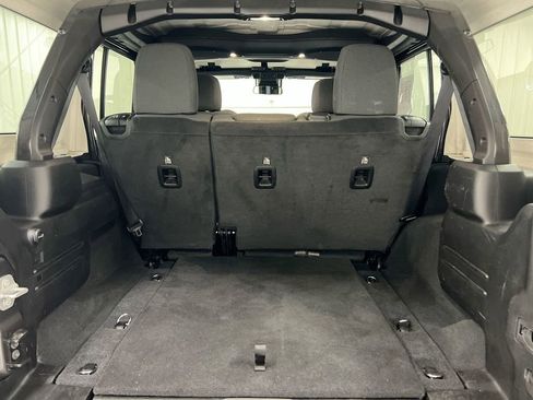 Used 2024 Jeep Wrangler Unlimited Rubicon image 23