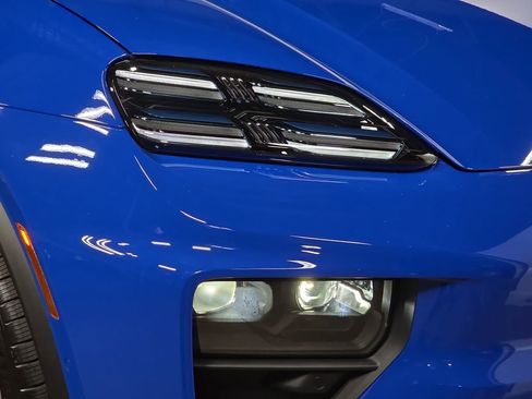 New 2026 Porsche Macan Electric RWD image 12