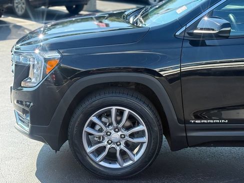 Used 2022 GMC Terrain SLT AWD/4WD image 2