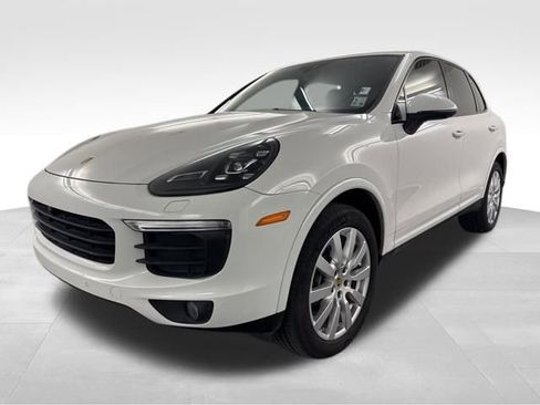 Used 2018 Porsche Cayenne Platinum Edition image 4