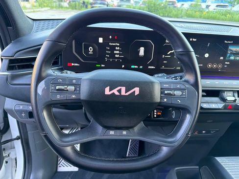Certified 2024 Kia EV9 GT-Line AWD/4WD image 15