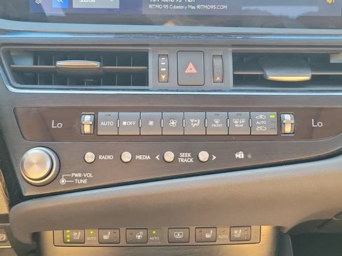 Used 2024 Lexus ES 350 w/ Premium Package FWD image 16