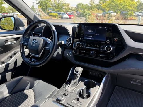 Used 2022 Toyota Highlander XSE AWD/4WD image 21