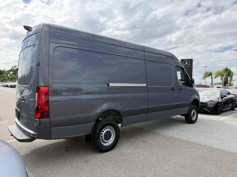 Used 2025 Mercedes-Benz Sprinter 2500 image 4