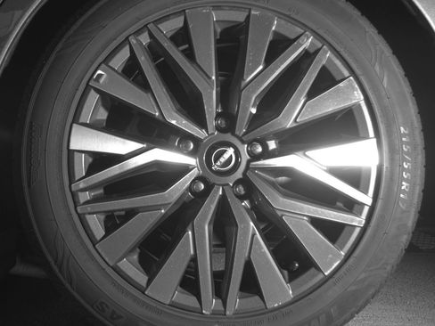 Used 2025 Nissan Altima 2.5 SV FWD image 14