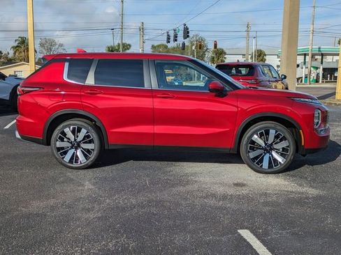 New 2025 Mitsubishi Outlander SE image 4