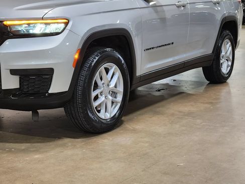 Used 2022 Jeep Grand Cherokee L Laredo RWD image 17