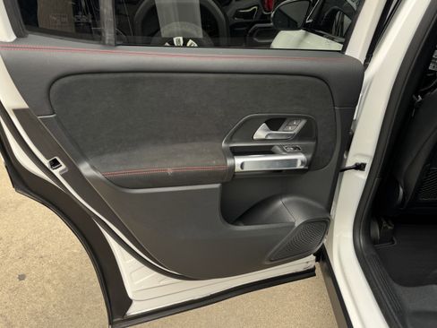 Used 2023 Mercedes-Benz GLB 250 image 15