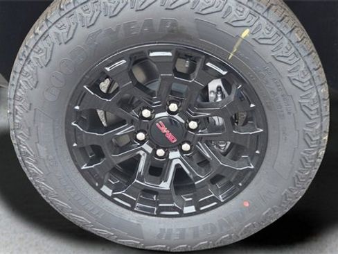 New 2026 GMC Canyon Elevation w/ Convenience Package image 19