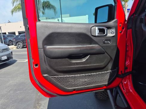 Used 2022 Jeep Gladiator Rubicon w/ LED Lighting Group AWD/4WD image 11