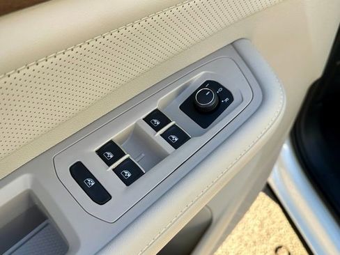 New 2026 Volkswagen Atlas SE image 11