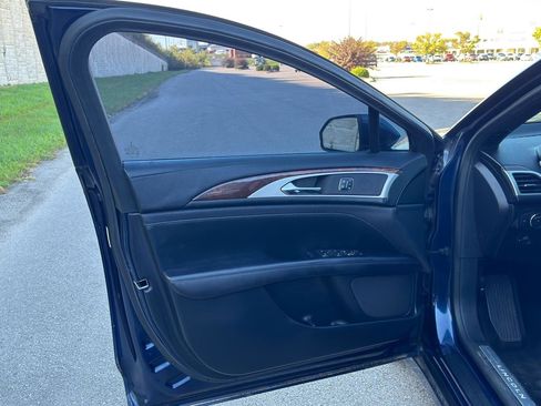 Used 2017 Lincoln MKZ Reserve w/ Climate Package FWD image 9