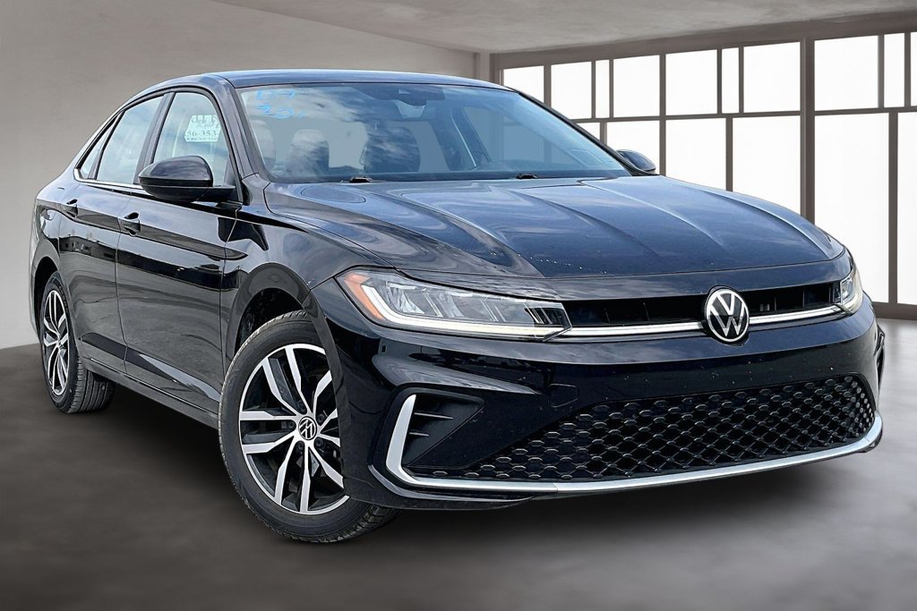 Used 2025 Volkswagen Jetta SE FWD image 3