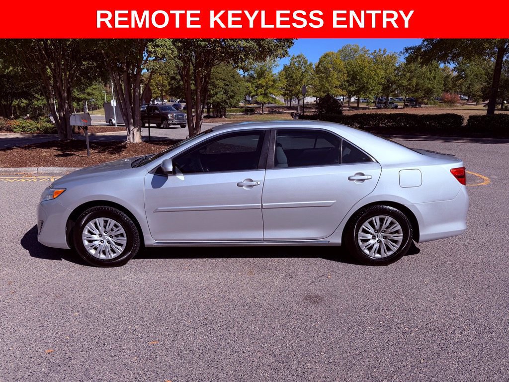 Used 2014 Toyota Camry LE FWD image 5