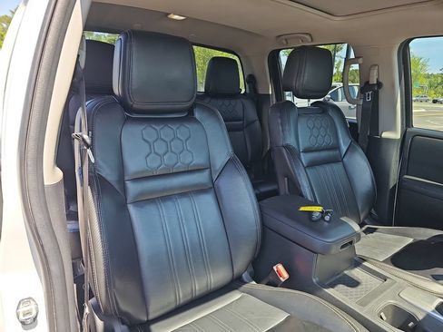 Used 2024 Nissan Frontier SL w/ Technology Package RWD image 14