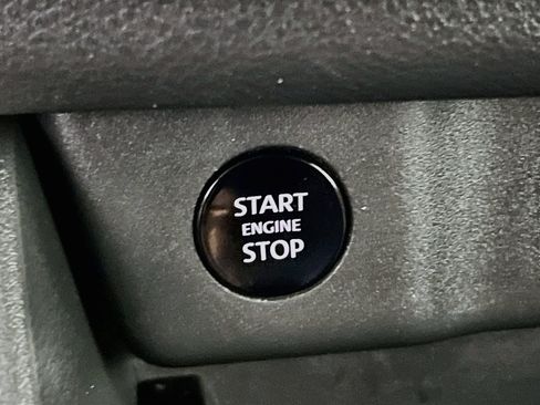 Used 2025 Nissan Rogue SV FWD image 23