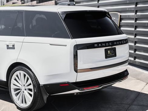 Used 2025 Land Rover Range Rover SE AWD/4WD image 9