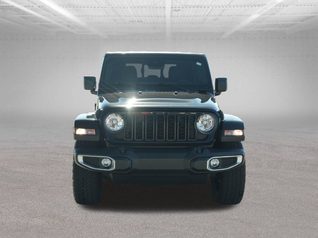 Used 2024 Jeep Gladiator Sport AWD/4WD image 2