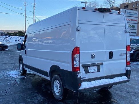 Used 2025 RAM ProMaster 2500 w/ Storage Group image 18