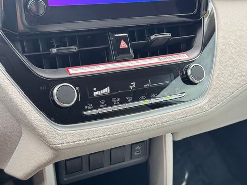 Used 2024 Toyota Corolla Cross L image 31