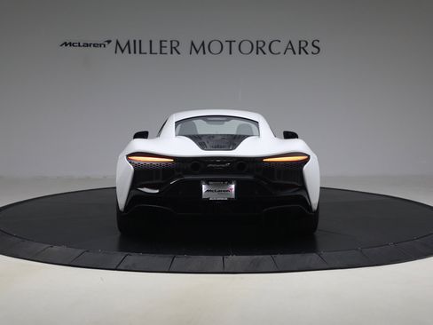 Used 2023 McLaren Artura RWD image 6