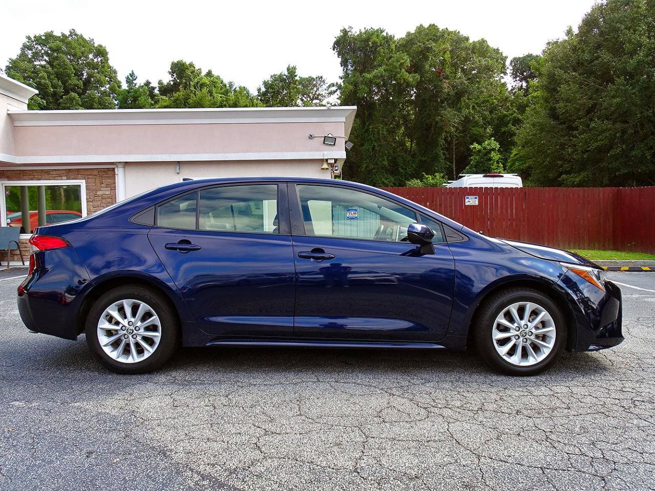 Used 2021 Toyota Corolla LE w/ LE Convenience Package FWD image 9