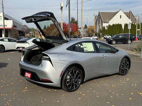 Used 2026 Toyota Prius XSE image 9