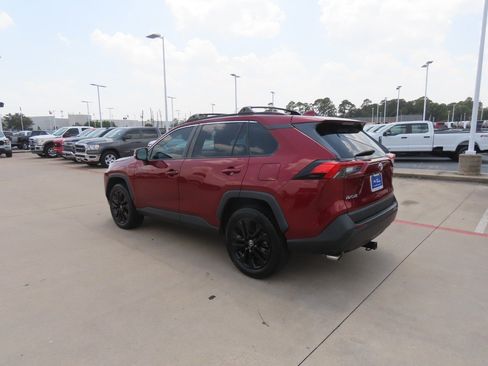 Used 2022 Toyota RAV4 XLE Premium FWD image 15