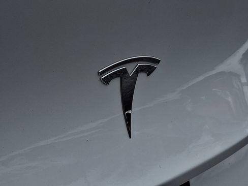 Used 2022 Tesla Model Y Long Range image 30