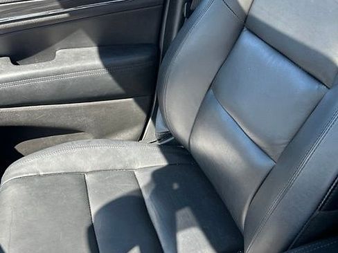 Used 2019 Jeep Grand Cherokee Limited AWD/4WD image 2