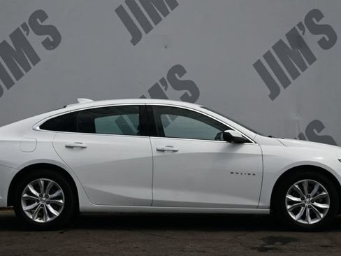 Used 2019 Chevrolet Malibu LT w/ Leather Package FWD image 4